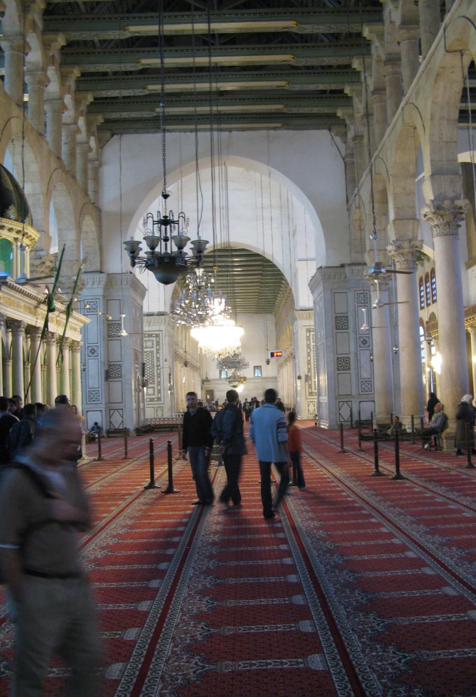 A DAMASZKUSZI NAGYMECSET / (Şam) 706: a város központjában álló Keresztelő Szent János-bazilikát lebontják / 706-715: a nagymecset építése I.
