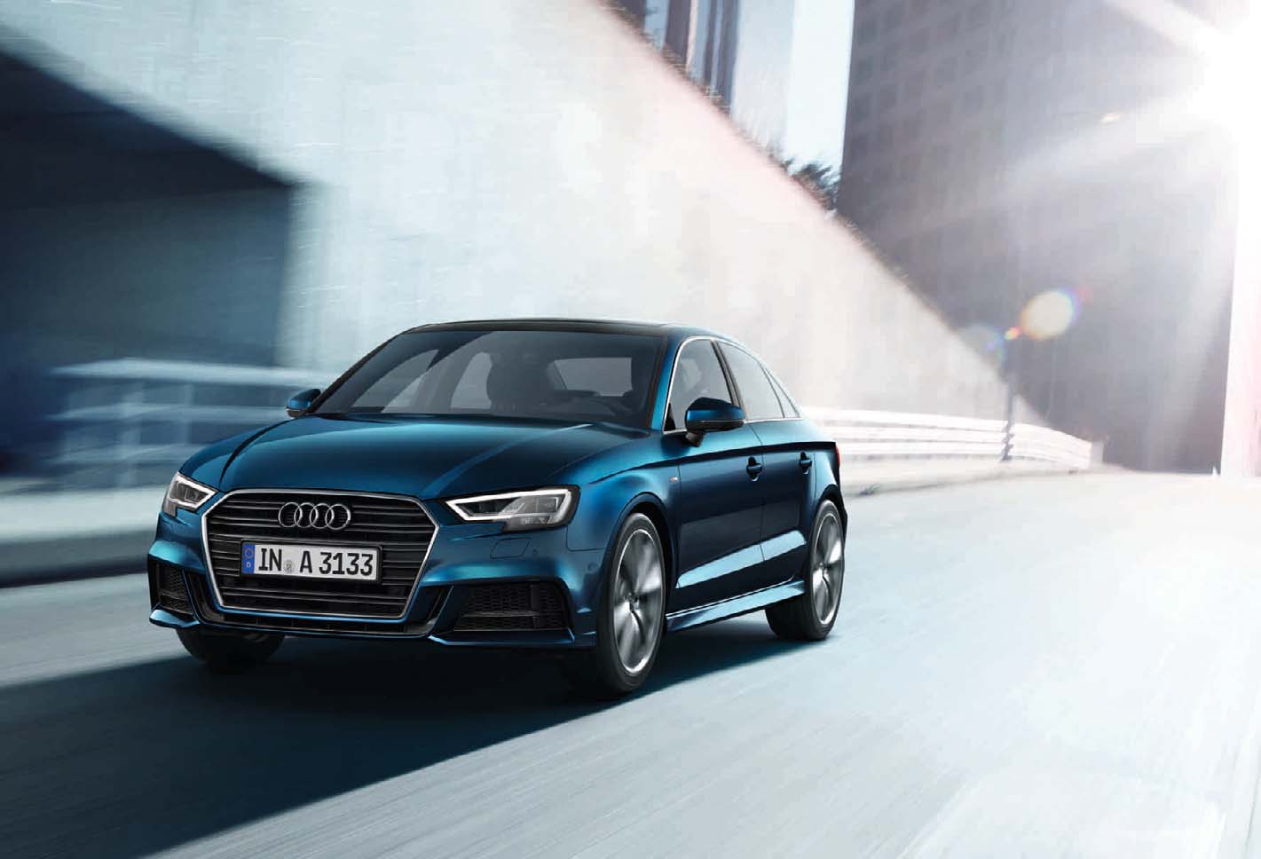 Audi A3 Erőt sugárzó, kettős lamellákkal kialakított Singleframe hűtőrács, aerodinamikus légbeömlő nyílások, extrafelszerelésként pedig tökéletesen a háromdimenziós formákba simuló, teljes LED
