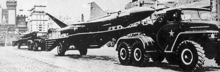 Sz-50 Dál (SA-5 Griffon) légvédelmi rakétarendszer, 5V11 V400 rakétával A 200 -as légvédelmi rakétarendszer versenytársa az Sz-50 Dál, amit az OKB-301 irodában fejlesztettek, S.A. Lavocskin vezetésével.