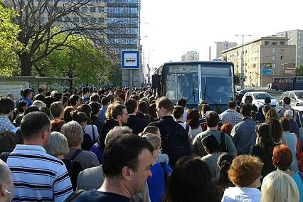 A városi közlekedés jellemzői A hivatásforgalom magas részaránya Rövid utazási távolság, nagy forgalom A csúcsidő magas részesedése a napi