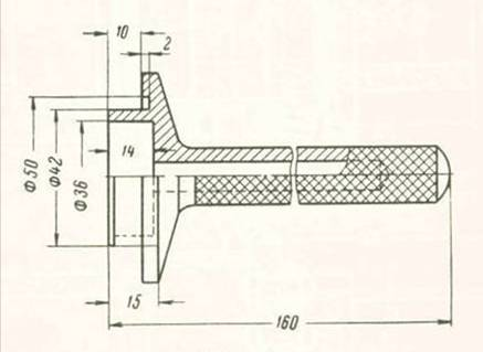 1. A csapágy és a tömítésház közé egy 14-15 mm hosszú 90 -ban meghajlított célszerszámot teszünk. A szerszámot mozgatjuk, és egyidejűleg a tömítés kerületének hosszában egyenletesen vezetjük.