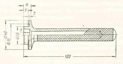 9. Egy 26 mm átmérőjű tüske segítségével (183. ábra) a kormányházból kisajtoljuk a kormánytengely perselyt.