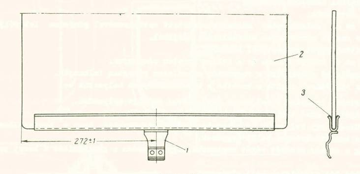 4. A tartófoglaltból vegyük ki a tömítést, hogy az új gumitömítéssel ellátott ablaküvegre rásajtolhassuk a foglalatot. (246. ábra) 5.