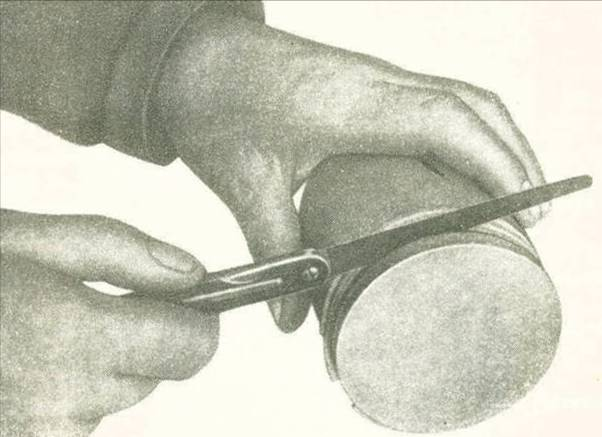 67. ábra A hengerhüvely mérési vázlata B-B a főtengely tengelyvonala 67. ábra A dugattyúpalást mérési vázlata A II. szakaszon az ellenőrzési méret Ø 75,96-0,03 mm 3.
