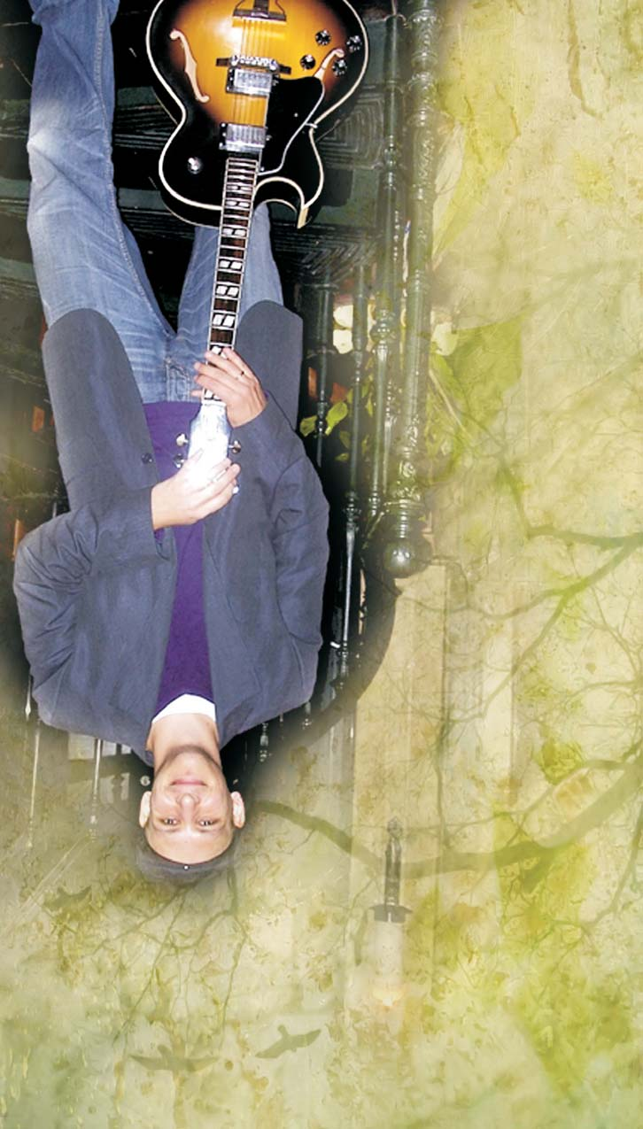 Március 20. szombat, 20 óra a Faluház klubtermében ÉLES LUTZ CSEH TRIÓ-koncert Éles Gábor jazzénekes és -gitáros alapította a zenekart.