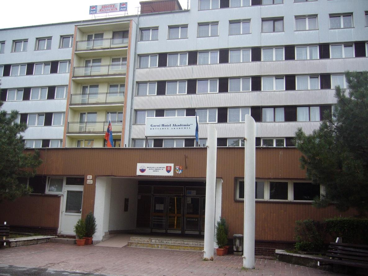 MUNKANAP, 2013. október 4. péntek Kijelölt munkafeladatom: Evőeszközök törölgetése, asztalok tisztántartása. Megismert/gyakorolt technológiai eljárások: Nem ismertem meg ma újat.