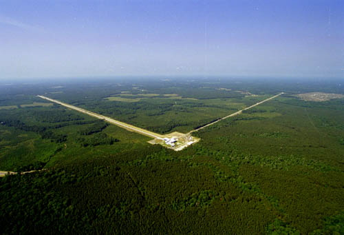 aligo - Advanced Laser Interferometer Gravitational-Wave Observatory Forrás: CalTech - LIGO lézerteljesítmény növelése, L eff növelése, kiszivárgó