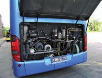 84 CAMION TRUCK&BUS 2008/9 BUSZVILÁG A jármû nemcsak a nagyvárosi közlekedésben állja meg a helyét, de akár 100 km/órás sebességgel haladva a városközi, elôvárosi forgalomban is ideális megoldás.