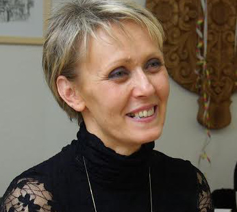 A főisl után tnítni ezdett. Tnítványi znbn necs z lpűveltség ötelező frázisivl távzhtt.