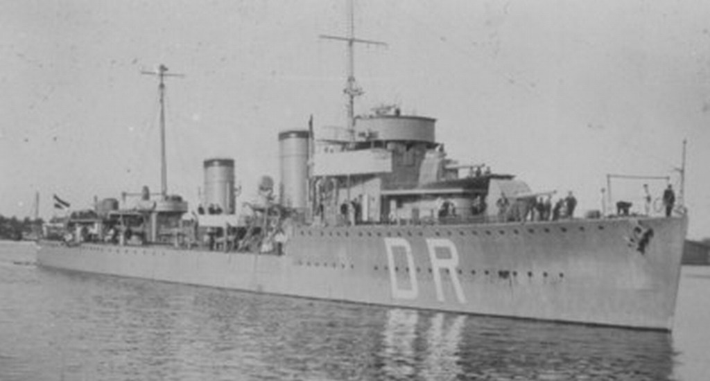 1901. szeptember 8-án bocsátották vízre a HNLMS De Ruyter páncéloshajót, szolgálatba állítása 1902-ben történt. Testvérhajói voltak a Hr.Ms Koningin Regentes és a Hr.Ms. Hertog Hendrik.