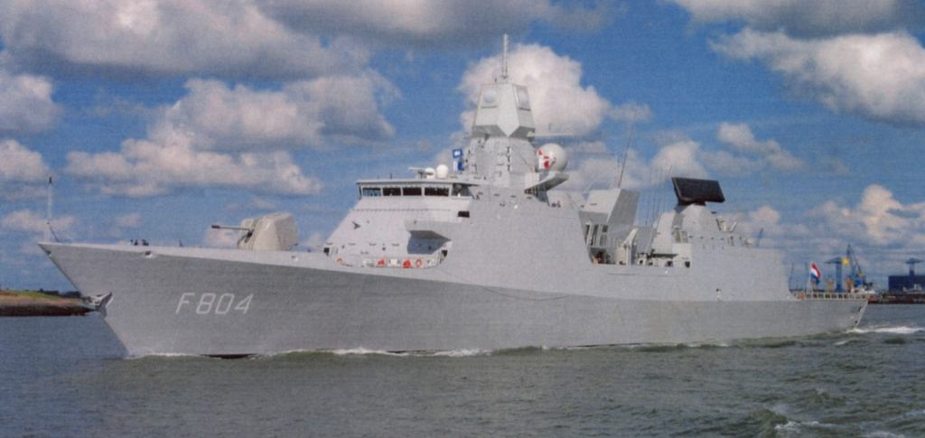 egy Lynx tengeralattjárók elleni helikopter. Személyzet: 306 fő. Hr.Ms. De Ruyter légvédelmi és parancsnoki fregatt (2003 ) 13. sz. ábra. Hr.Ms. De Ruyter légvédelmi és parancsnoki fregatt A Hr.Ms. De Ruyter fregatt a négyegységes De Zeven Provincien osztály egyik hajója.
