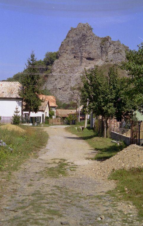 9. ábra: Sőregi-Bagolyvár (http://medvegyu.organic.hu/2000_08_cseres/01/slides/file066