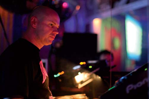 ZENE // NAPIBONTÁS 44 ZENE // NAPIBONTÁS 45 Dave Seaman (UK) Benczúr Ház 19h Paroles, Paroles Francia Sanzonest: Merics Nikolett. Musicalrészletek, varietédalok, régi sanzonok.