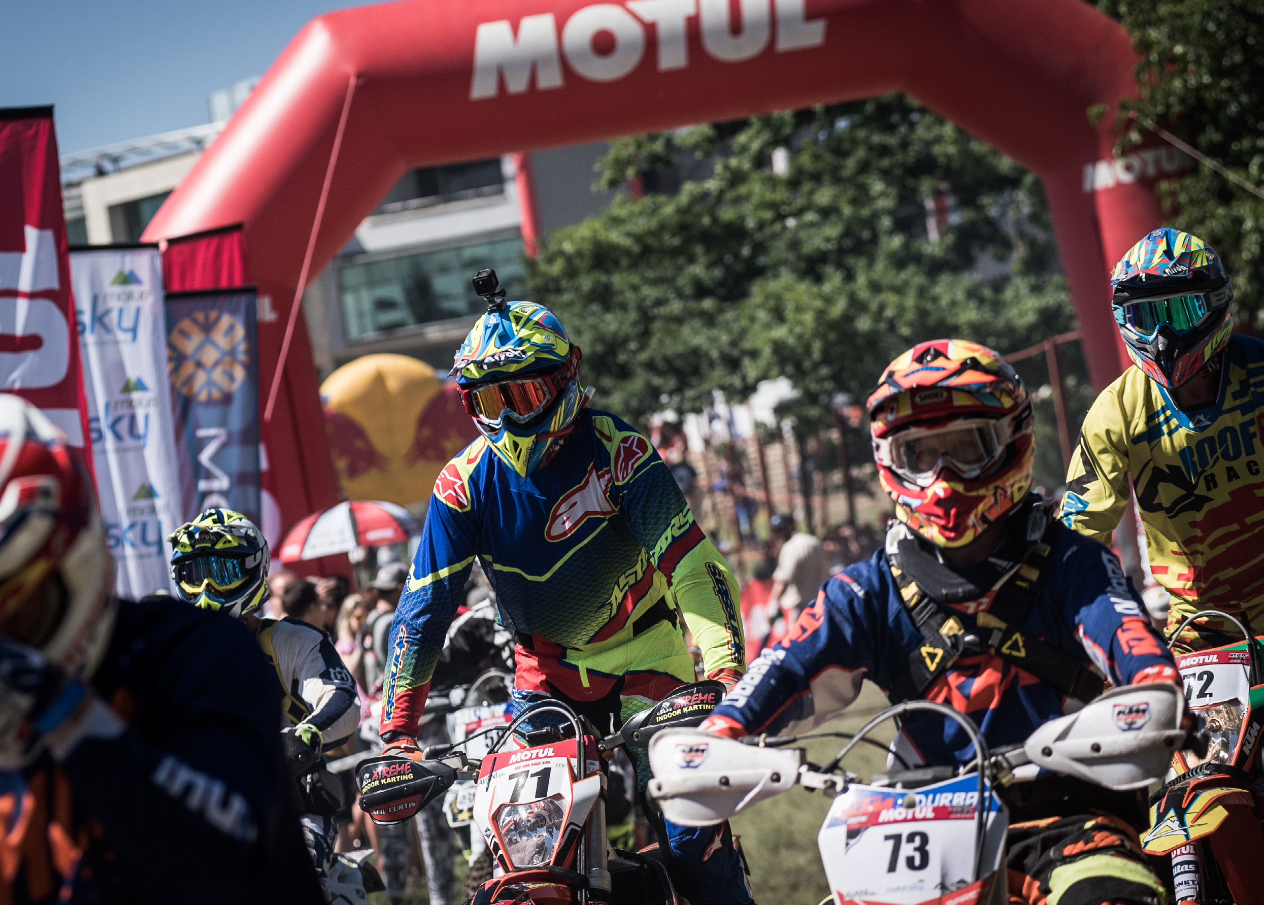 Start of the race THE MOTUL ROOF OF AFRICA KINGDOM OF LESOTHO A SPRINTET GRAHAM JARVIS NYERTE A december 1. és 3.