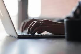 AZ ELLENŐRZÉS TERÜLETE KINCSINFO Kincstári Informatikai Nonprofit Kft. 1. táblázat KINCSINFO ÁTLAGLÉTSZÁMA (FŐ) 2012. év 2013. év 2014. év Átlag létszám 153,6 284,0 286,0 Forrás: KINCSINFO 2012-2014.