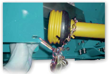 Start-up / Üzembe helyezés / Uvedení Do Provozu E OK mm Assembly should take place with the hopper empty and chocks should be placed under the machine during this time.
