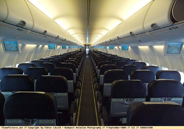Fedélzeti szolgáltatások - On board - A Romániából Budapestre közlekedő járatokat Boeing 737-600,700,800 NG típusú repülőgépek teljesítik, utasainknak kényelmes és biztonságos