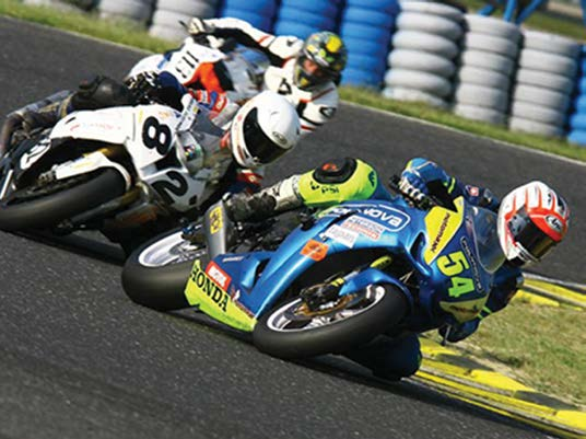 Apríl 2016 7 Uplynulé mesiace boli pre moto pretekára Juraja Knezoviča nezabudnuteľné. Vlaňajší rok sa niesol skôr v znamení technických problémov a pádov, ako úspechov. Aký bol rok 2015?
