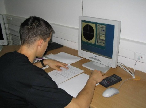 Nukleon 2011. március IV. évf. (2011) 84 A kísérletek A verseny valamennyi kísérletét a verseny témaköréből azaz nukleáris ismeretekből és a modern fizika területéről állítottuk össze.
