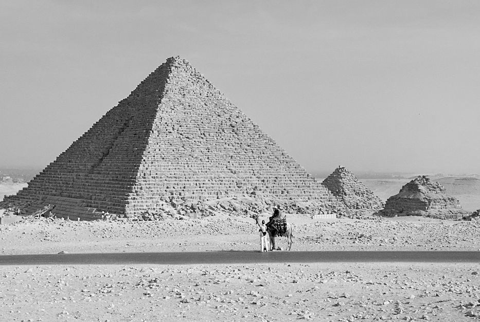 1. esercizio Le piramidi dell altipiano di Gisa sono le costruzioni più conosciute del culto dei morti dell Antico Egitto.