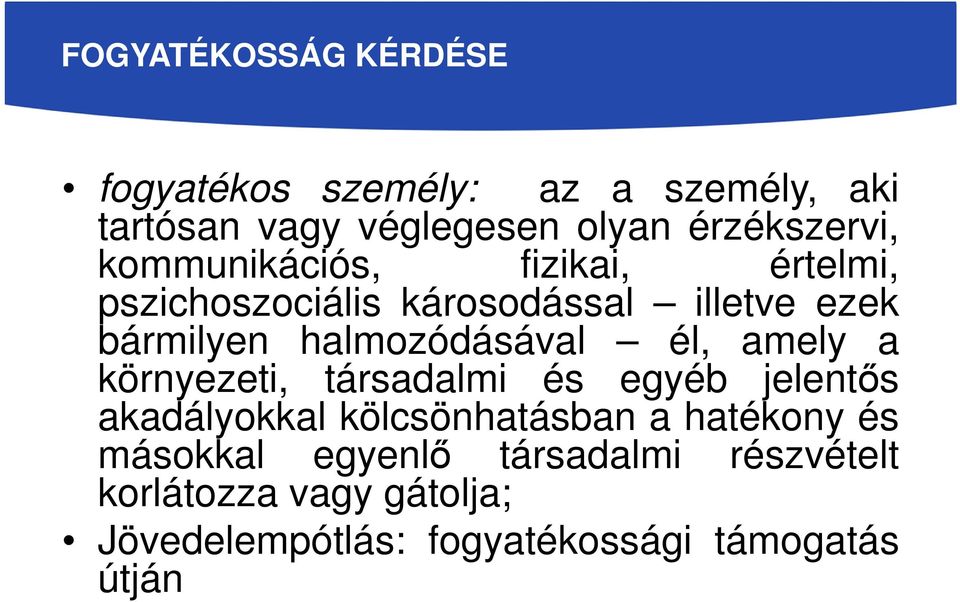 halmozódásával él, amely a környezeti, társadalmi és egyéb jelentős akadályokkal kölcsönhatásban a