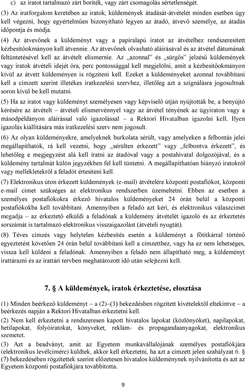 (4) Az átvevőnek a küldeményt vagy a papíralapú iratot az átvételhez rendszeresített kézbesítőokmányon kell átvennie.