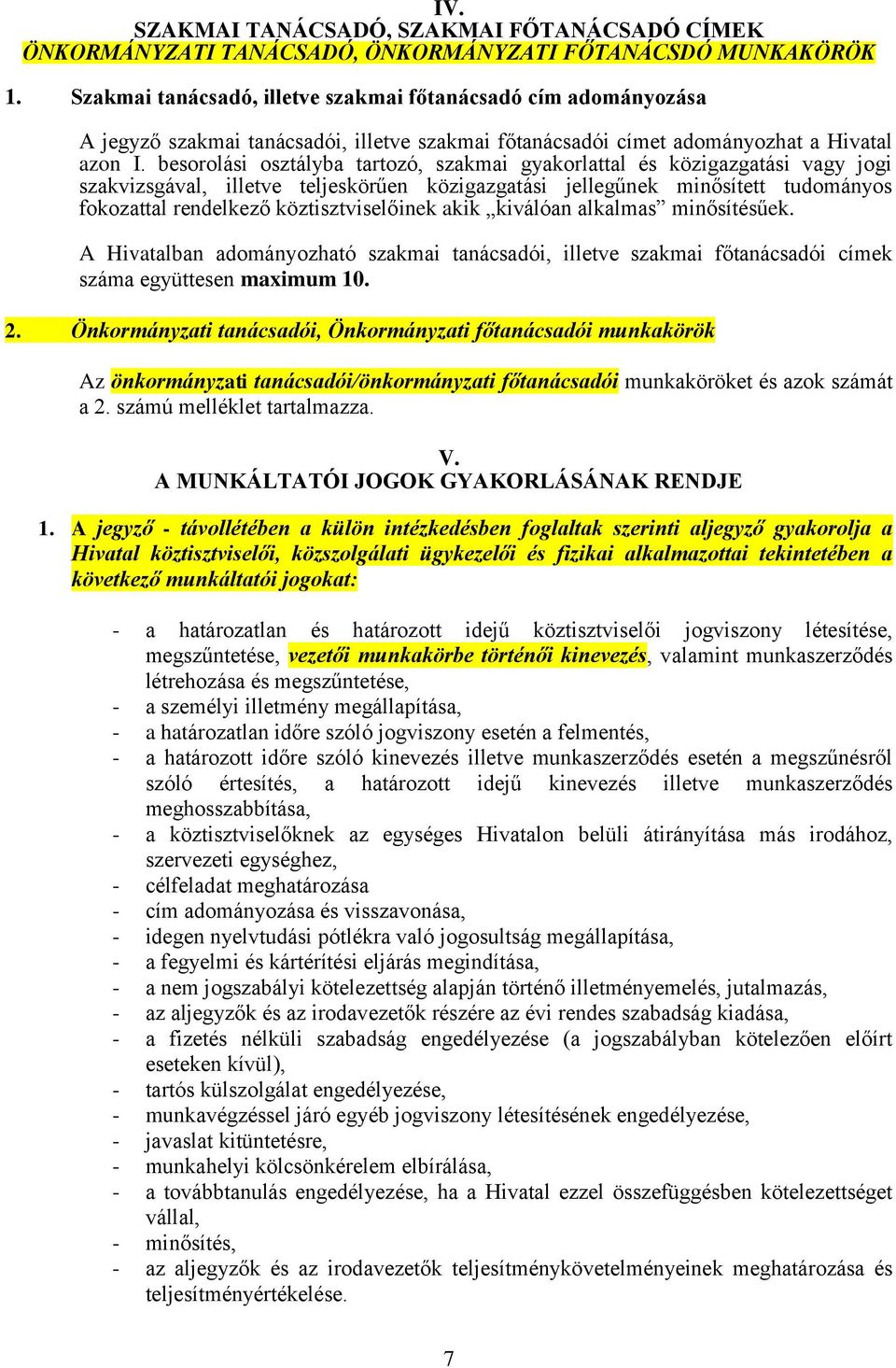 besorolási osztályba tartozó, szakmai gyakorlattal és közigazgatási vagy jogi szakvizsgával, illetve teljeskörűen közigazgatási jellegűnek minősített tudományos fokozattal rendelkező