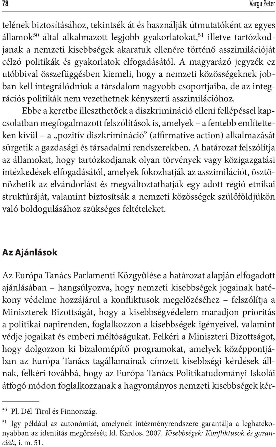 A magyarázó jegyzék ez utóbbival összefüggésben kiemeli, hogy a nemzeti közösségeknek jobban kell integrálódniuk a társdalom nagyobb csoportjaiba, de az integrációs politikák nem vezethetnek