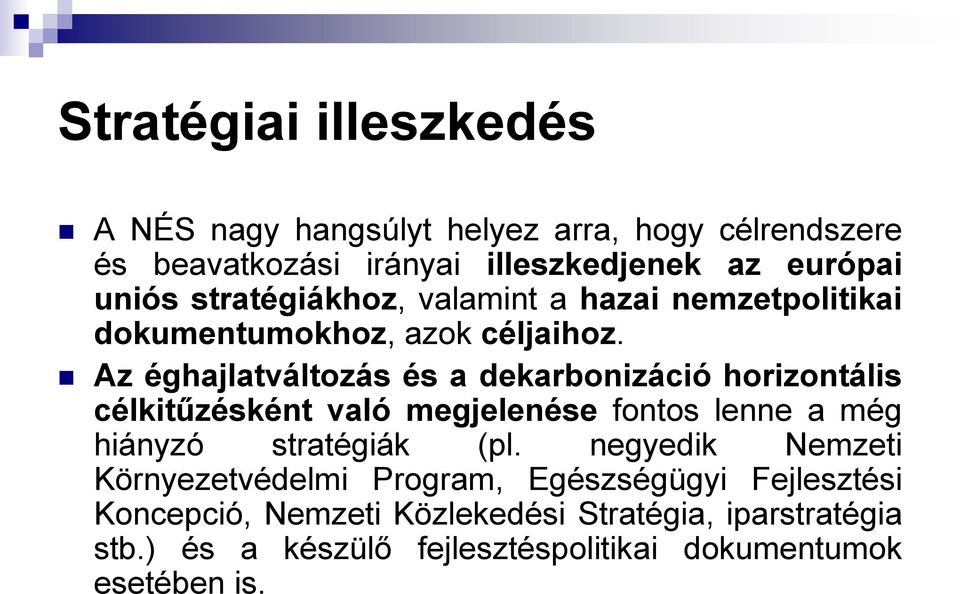 Az éghajlatváltozás és a dekarbonizáció horizontális célkitűzésként való megjelenése fontos lenne a még hiányzó stratégiák (pl.