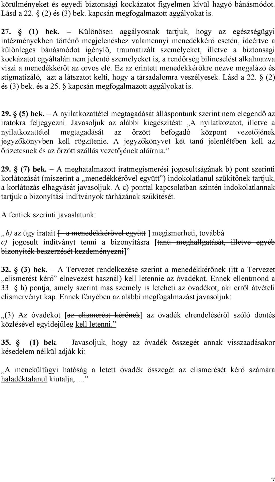 a biztonsági kockázatot egyáltalán nem jelentő személyeket is, a rendőrség bilincselést alkalmazva viszi a menedékkérőt az orvos elé.