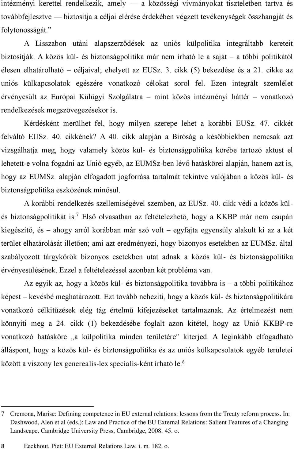 A közös kül- és biztonságpolitika már nem írható le a saját a többi politikától élesen elhatárolható céljaival; ehelyett az EUSz. 3. cikk (5) bekezdése és a 21.