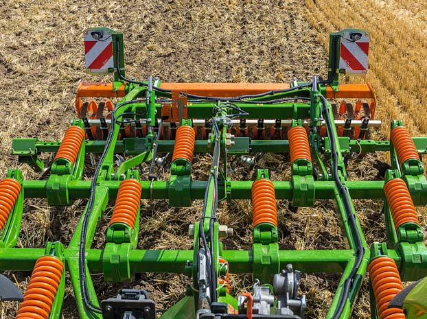 Cenius Cenius 3 gerendás függesztett mulcskultivátor Kiemelkedő eredmények 3 m, 3,5 m és 4 m munkaszélességgel A Cenius 3003 Special háromgerendás vázfelépítése A Cenius 3003 Super háromgerendás