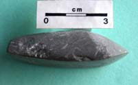 Mész-szilikát szaruszirt (hornfels) Hornfels kőeszközök megjelenés Finomszemcsés kontakt kőzetek nagyon alkalmasak csiszolt kőeszköz
