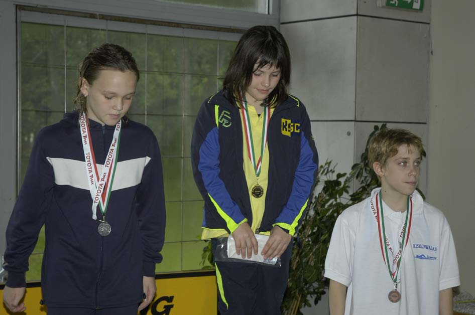 200 m leány vegyes 18. versenyszám 2000-ben születettek 1. Kassai Odett 2000 Kőbánya Sport Club 2:46,51 2. Vas Luca 2000 Kiskunhalasi ÚGYE 2:53,34 3.