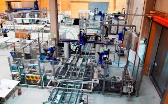 KIOTO napelem gyártás széria automata üzeme Gyártói kapacitás havonta 14 MW Legmodernebb teljes automata gyártó sorral kizárólag Ausztriában gyártva Gyártásközi különböző ellenőrzések és tesztek (