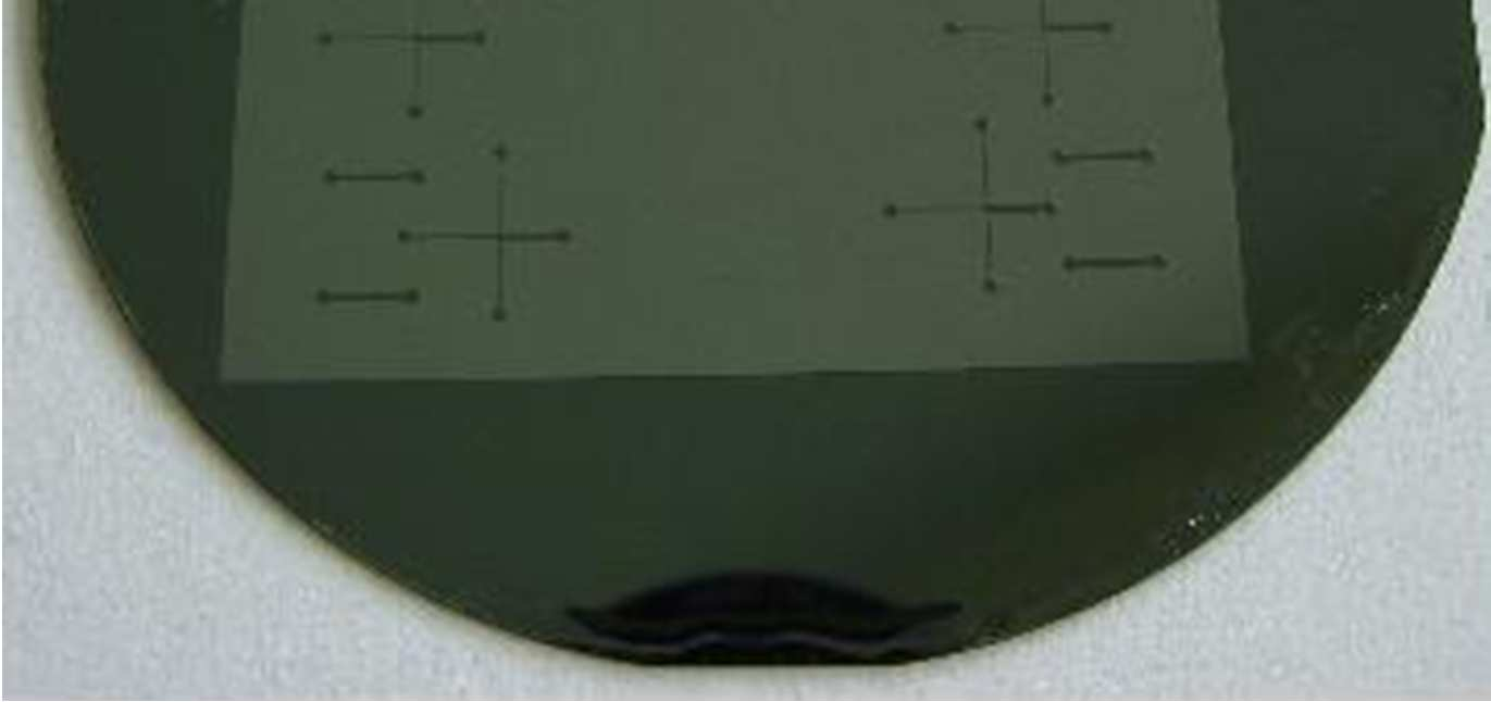 fényérzékeny polimer gyantát (SU-8 2025, Microchem, Newton, MA, USA).