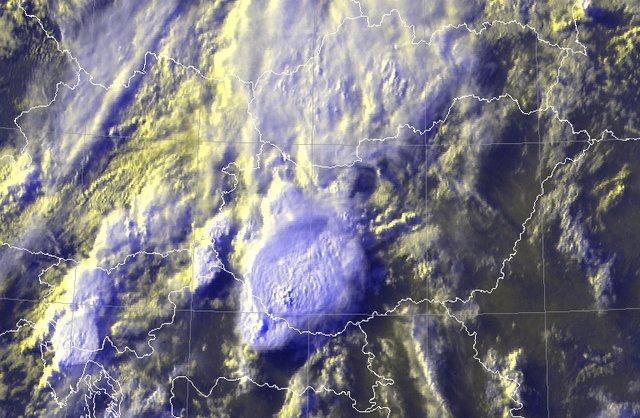 sebességgel nedvesség beáramlás zajlott, az 500 hpa-on 25 m/s körüli viharos széllel, hideg levegő áramlott az ország déli része fölé (met.hu).