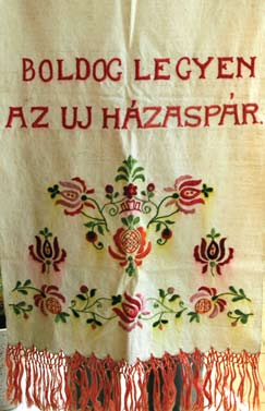 278 Lanszkiné Széles Gabriella 36. ábra: Bencze Brigitta és Szabó Péter esküvője a tanuk kezében narancsba szúrt rozmaring, Kaposváron tartott esküvő 2011 37.