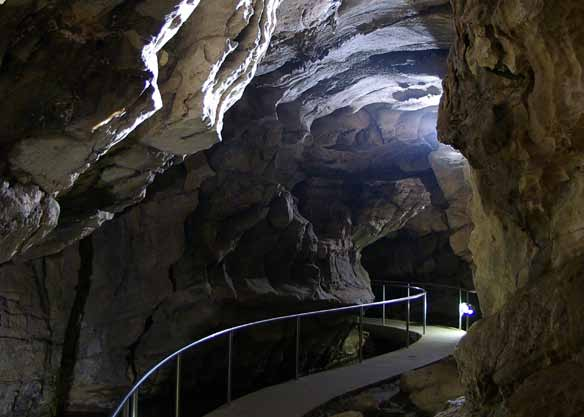 Abaligeti-barlang abaliget A Mecsek egyik legismertebb természeti látnivalója a változatos formakincséről, cseppköveiről híres Abaligeti-barlang.