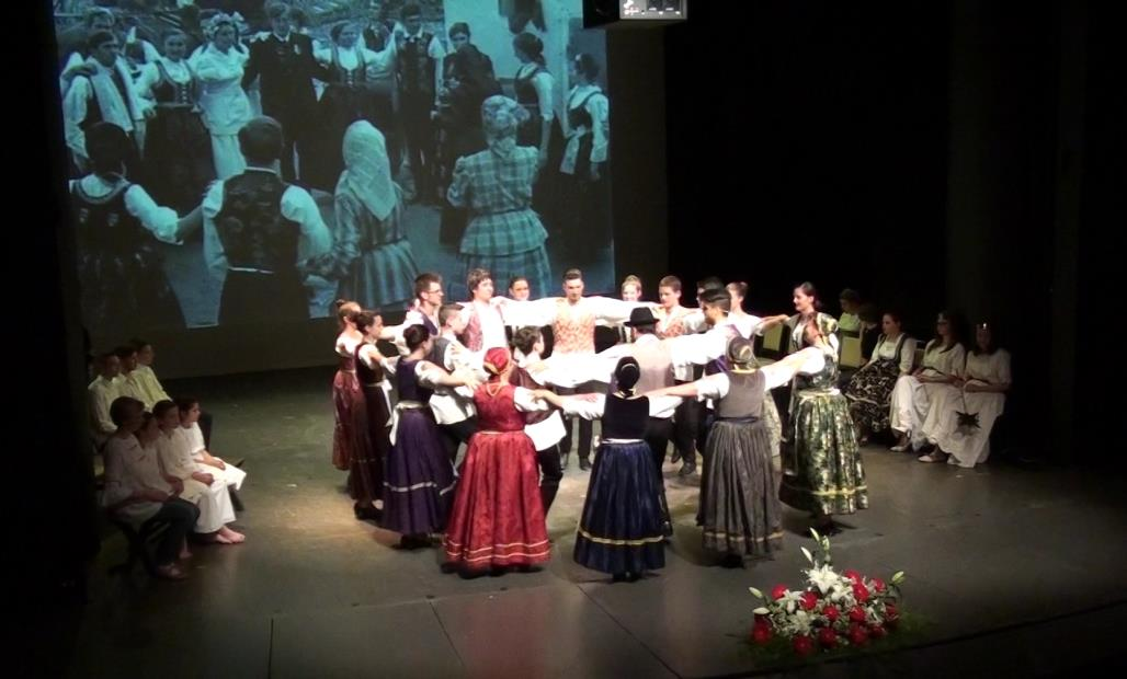Időutazás a Komedija színházban EGY FELEJTHETETLEN UTAZÁS TÖRTÉNETE A HOŠIG Irodalmi és Táncszínház előadása Zágrábban A tanév vége sok teendője között most van alkalmunk zágrábi élményeinkről