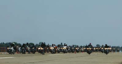 Nyomdaipari Old Motorosok Egyesülete azaz a NYOM-E Alakulóban, vagy tán már meg is alakult a NYOM-E, azaz a Nyomdaipari Old (öreg) Motorosok Egyesülete.