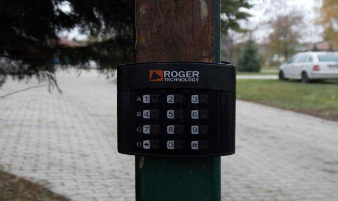 10 Soproni utcai Idősek Otthonai lakói biztonságának védelmében zárható elektromos kapuk kerültek felszerelésre: 1.306.