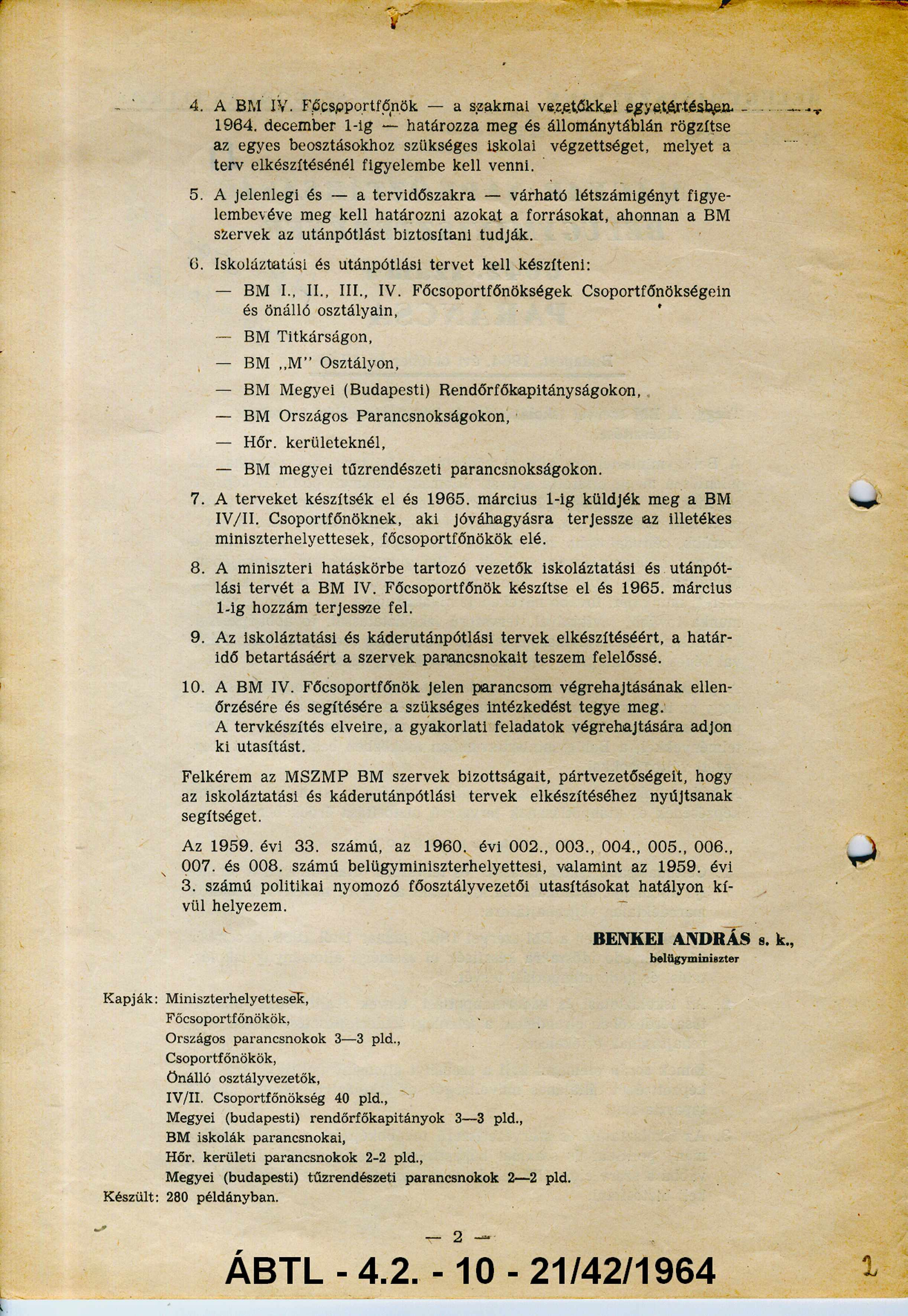 4. A BM IV. Főcsoportfőnök a szakmai vezetőkkel e g y e té rté s b e n 1964.