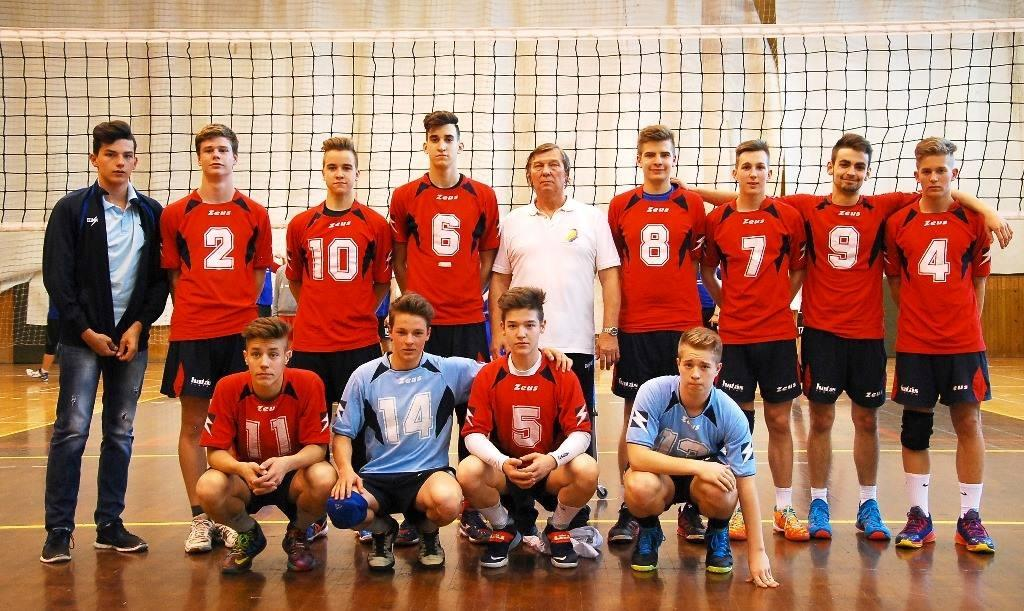 F O T Ó K Programjaink megismertetéseként a sportiskola honlapján folyamatosan tájékoztattuk a szülőket érdeklődőket csoportjainkról, edzőink elérhetőségéről,