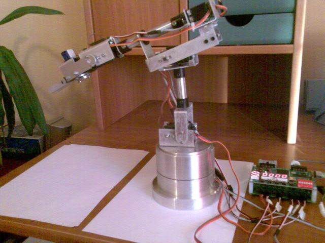 III. 5. A robotkar A szakdolgozatom elkészítéséhez használt robotkart a National Instruments vállalat bocsátotta a rendelkezésemre.