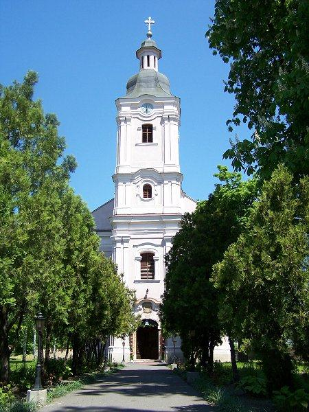 PAMÄTIHODNOSTI OBCE TEKOVSKÉ LUŽANY Rímsko-katolícky kostol Sv. Štefana, postavený v rokoch 1741-45. Kostol je postavený v barokovom štýle, je jednostupňový s prestavnou vežou, ktorá má výšku 29 m.