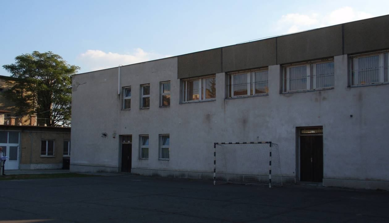 Első alkaloal az 1989/1990es tanév kezdetén voltak ötödik osztálos tanulócsoportok, ennek következtében az eddigi 12 tanulócsoport helett 15öt kellett elhelezni.