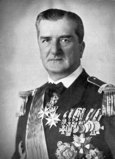 Az első világháború után 1918 szeptember: a háború a központi hatalmak vereségével ér véget Őszirózsás forradalom, Károlyi Mihály miniszterelnöksége Államforma: (nép)köztársaság Tanácsköztársaság