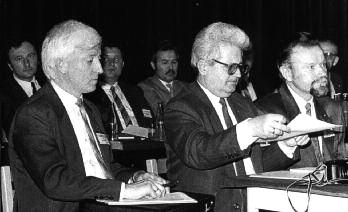 Popély Árpád Simon Attila (szerk.) A rendszerváltás és a csehszlovákiai magyarok II. 1989 1992, Fórum Kisebbségkutató Intézet, Somorja, 2010, 480 p.