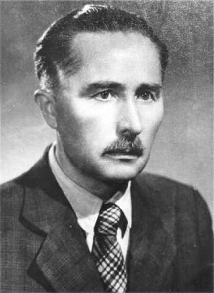 GYERE ÉS TANULJ SZAKMÁT Mgzin A RÁBAKÖZ SZÍVÉBEN! Alpítv: 2011 CSORNA CSUKÁS I. évfolym,1938 1.